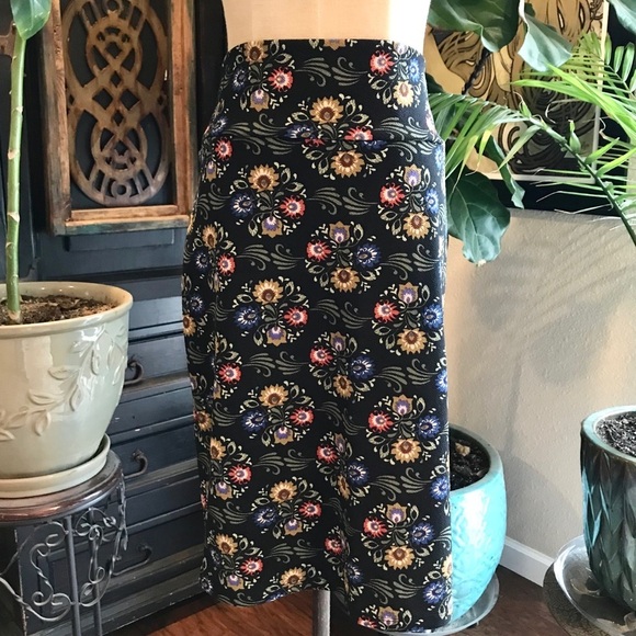 LuLaRoe floral Cassie skirt - Picture 4 of 6